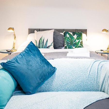 Elmo River Studios - 6 En-Suites In Wallasey - Easy Parking - Short And Long Stays Welcome 외부 사진
