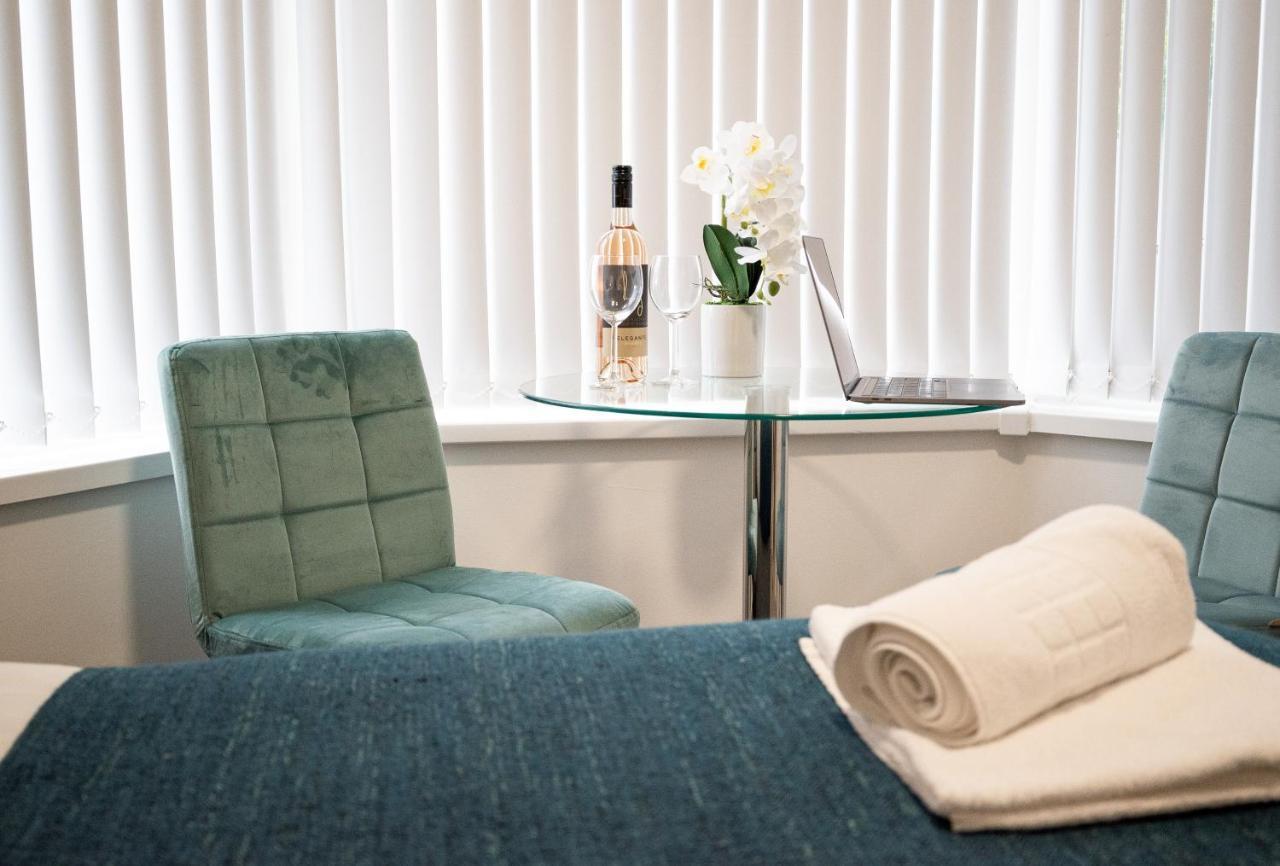 Elmo River Studios - 6 En-Suites In Wallasey - Easy Parking - Short And Long Stays Welcome 외부 사진
