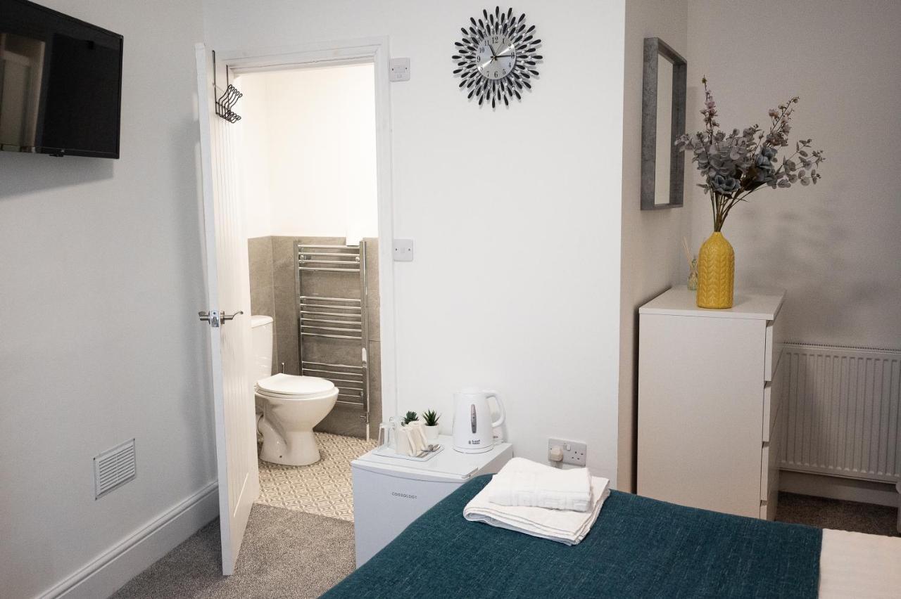 Elmo River Studios - 6 En-Suites In Wallasey - Easy Parking - Short And Long Stays Welcome 외부 사진