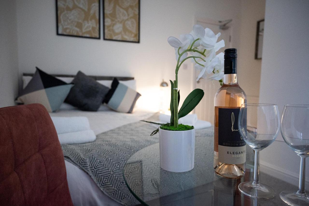 Elmo River Studios - 6 En-Suites In Wallasey - Easy Parking - Short And Long Stays Welcome 외부 사진