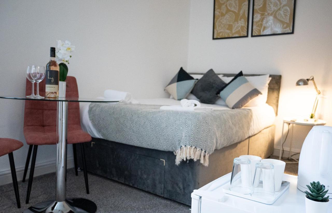 Elmo River Studios - 6 En-Suites In Wallasey - Easy Parking - Short And Long Stays Welcome 외부 사진