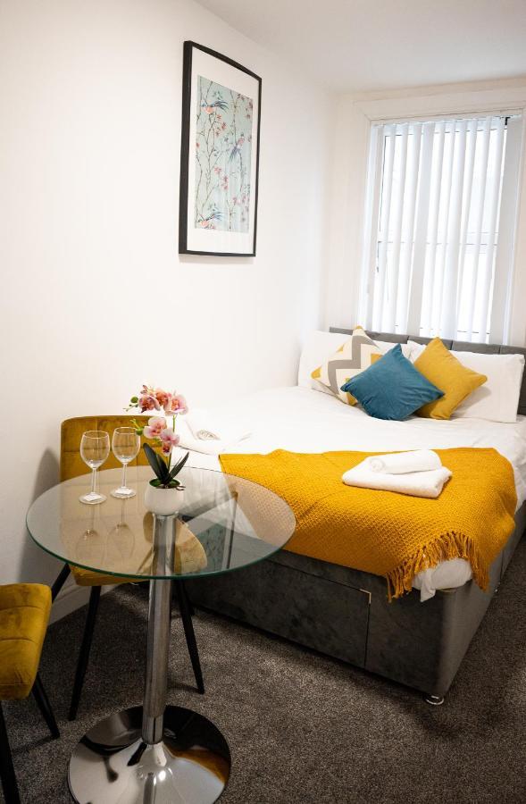 Elmo River Studios - 6 En-Suites In Wallasey - Easy Parking - Short And Long Stays Welcome 외부 사진