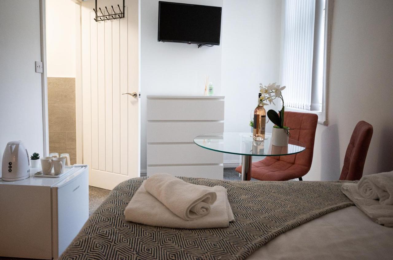 Elmo River Studios - 6 En-Suites In Wallasey - Easy Parking - Short And Long Stays Welcome 외부 사진