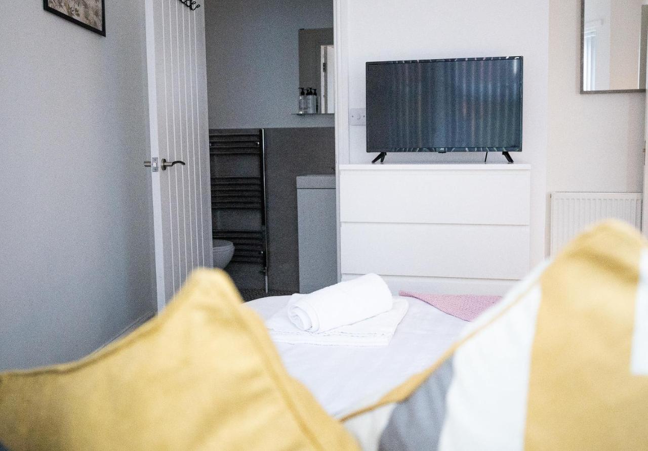 Elmo River Studios - 6 En-Suites In Wallasey - Easy Parking - Short And Long Stays Welcome 외부 사진