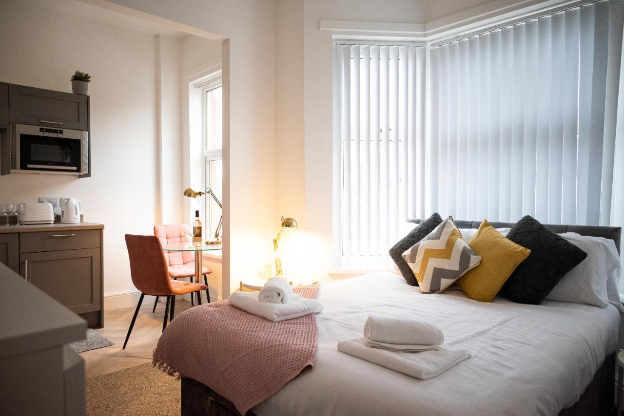 Elmo River Studios - 6 En-Suites In Wallasey - Easy Parking - Short And Long Stays Welcome 외부 사진