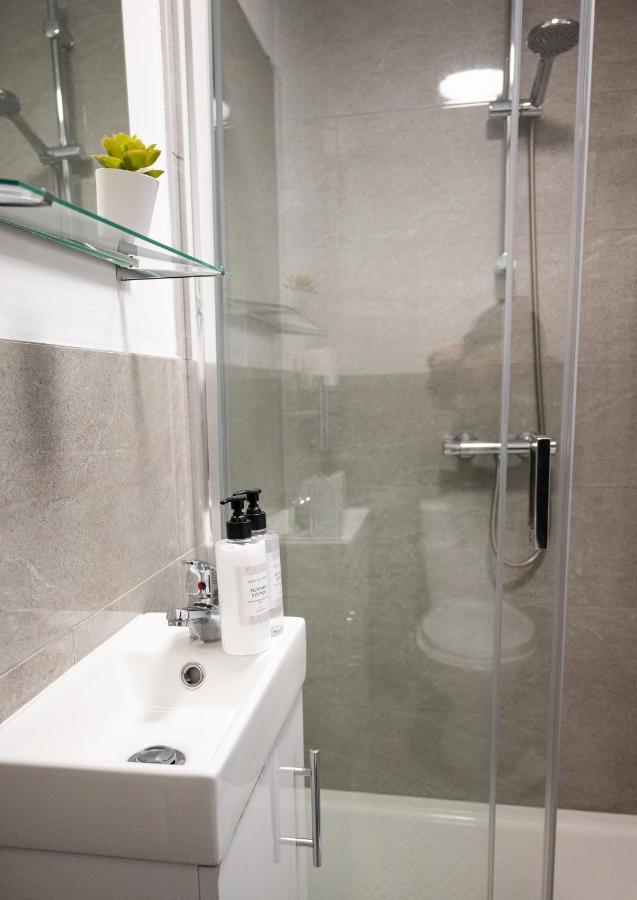 Elmo River Studios - 6 En-Suites In Wallasey - Easy Parking - Short And Long Stays Welcome 외부 사진