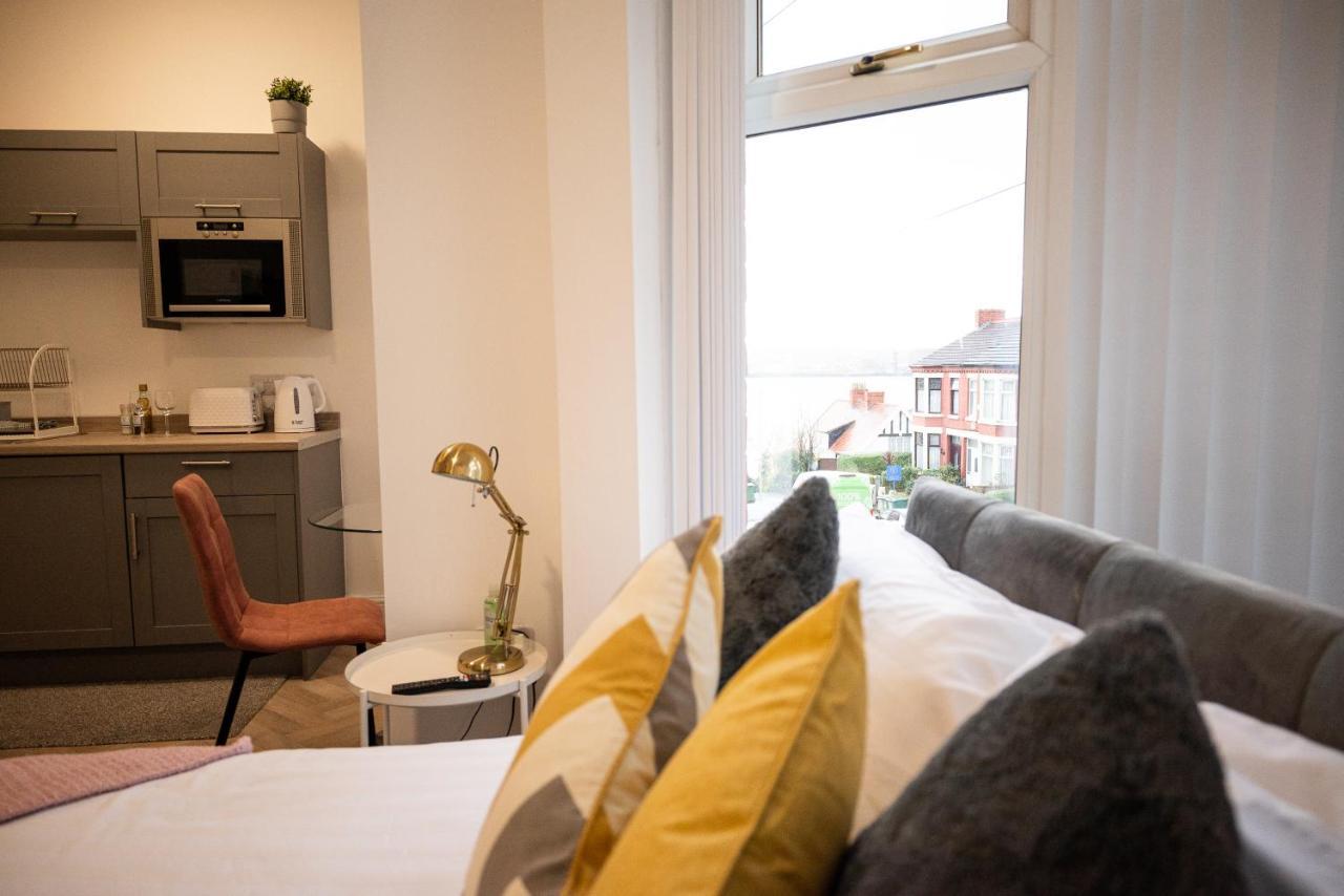 Elmo River Studios - 6 En-Suites In Wallasey - Easy Parking - Short And Long Stays Welcome 외부 사진