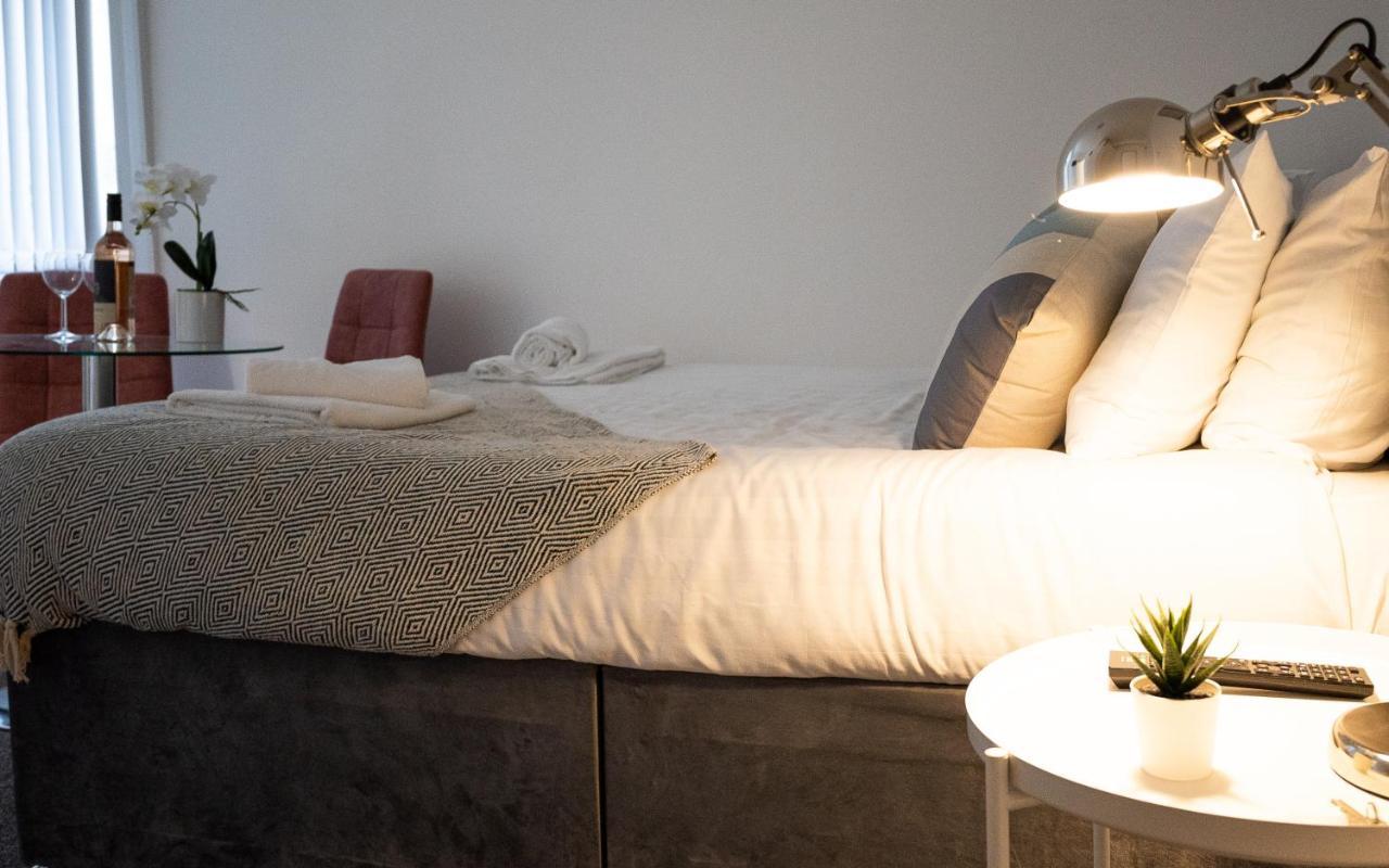 Elmo River Studios - 6 En-Suites In Wallasey - Easy Parking - Short And Long Stays Welcome 외부 사진