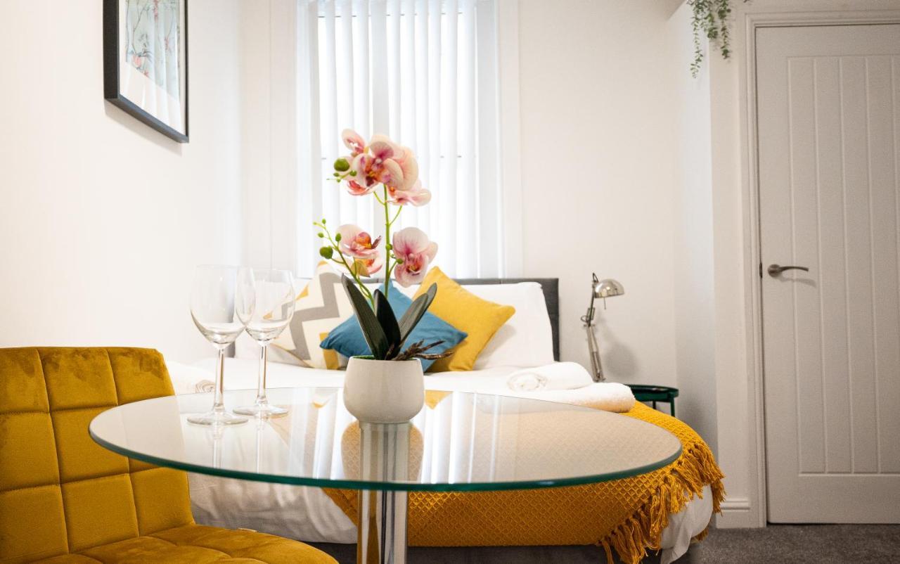 Elmo River Studios - 6 En-Suites In Wallasey - Easy Parking - Short And Long Stays Welcome 외부 사진