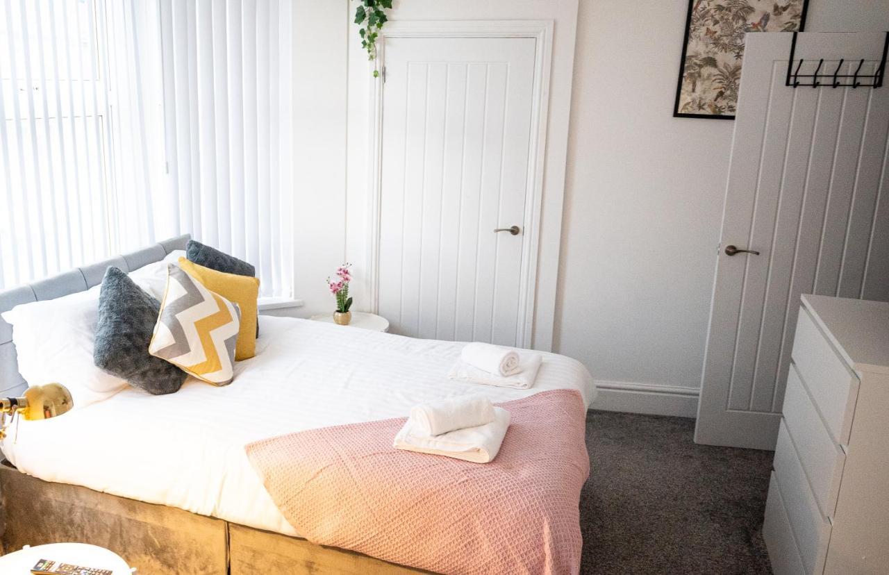 Elmo River Studios - 6 En-Suites In Wallasey - Easy Parking - Short And Long Stays Welcome 외부 사진