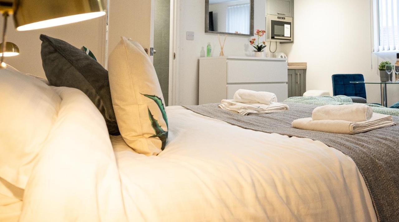 Elmo River Studios - 6 En-Suites In Wallasey - Easy Parking - Short And Long Stays Welcome 외부 사진