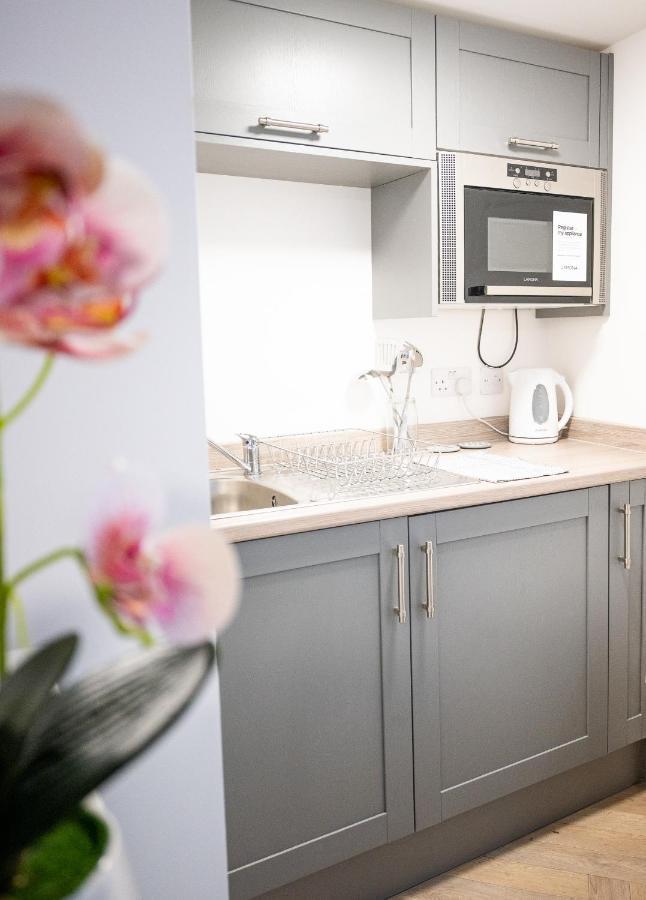 Elmo River Studios - 6 En-Suites In Wallasey - Easy Parking - Short And Long Stays Welcome 외부 사진