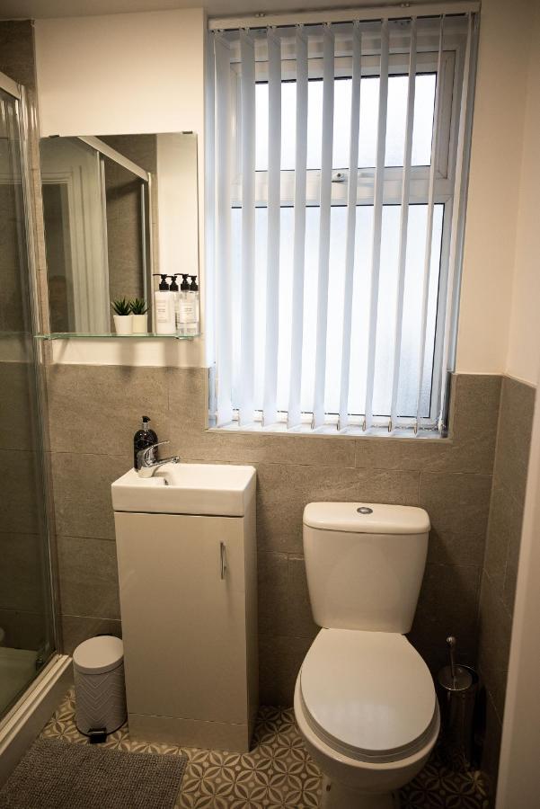 Elmo River Studios - 6 En-Suites In Wallasey - Easy Parking - Short And Long Stays Welcome 외부 사진